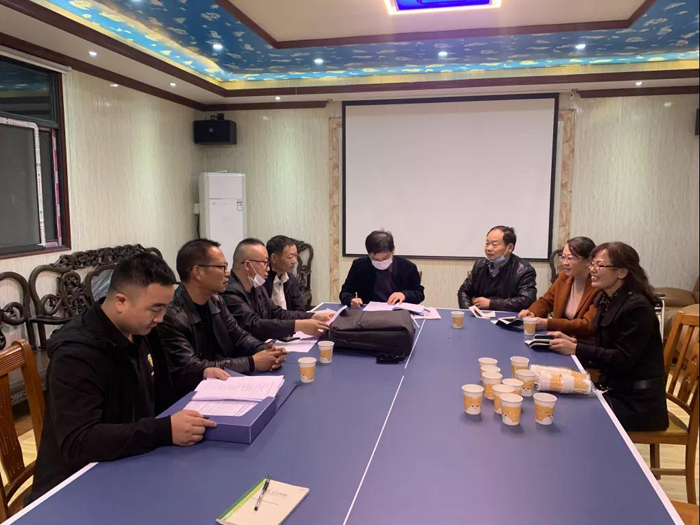 省、市、區(qū)殘聯(lián)**一行來十堰恐龍化工環(huán)氧地坪施工廠家檢查指導工作