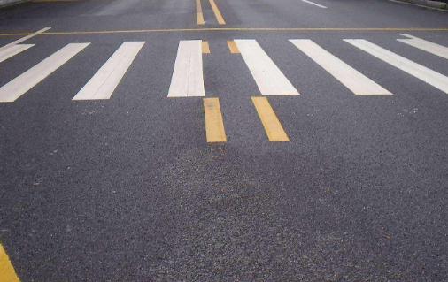 為什么道路上要進(jìn)行標(biāo)線施工呢？有什么作用呢？
